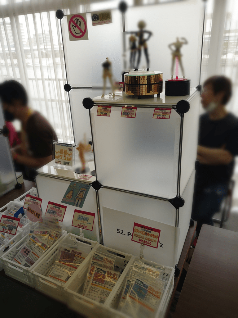 となりのモケイフェスティバル6ディーラー展示台2-scaled